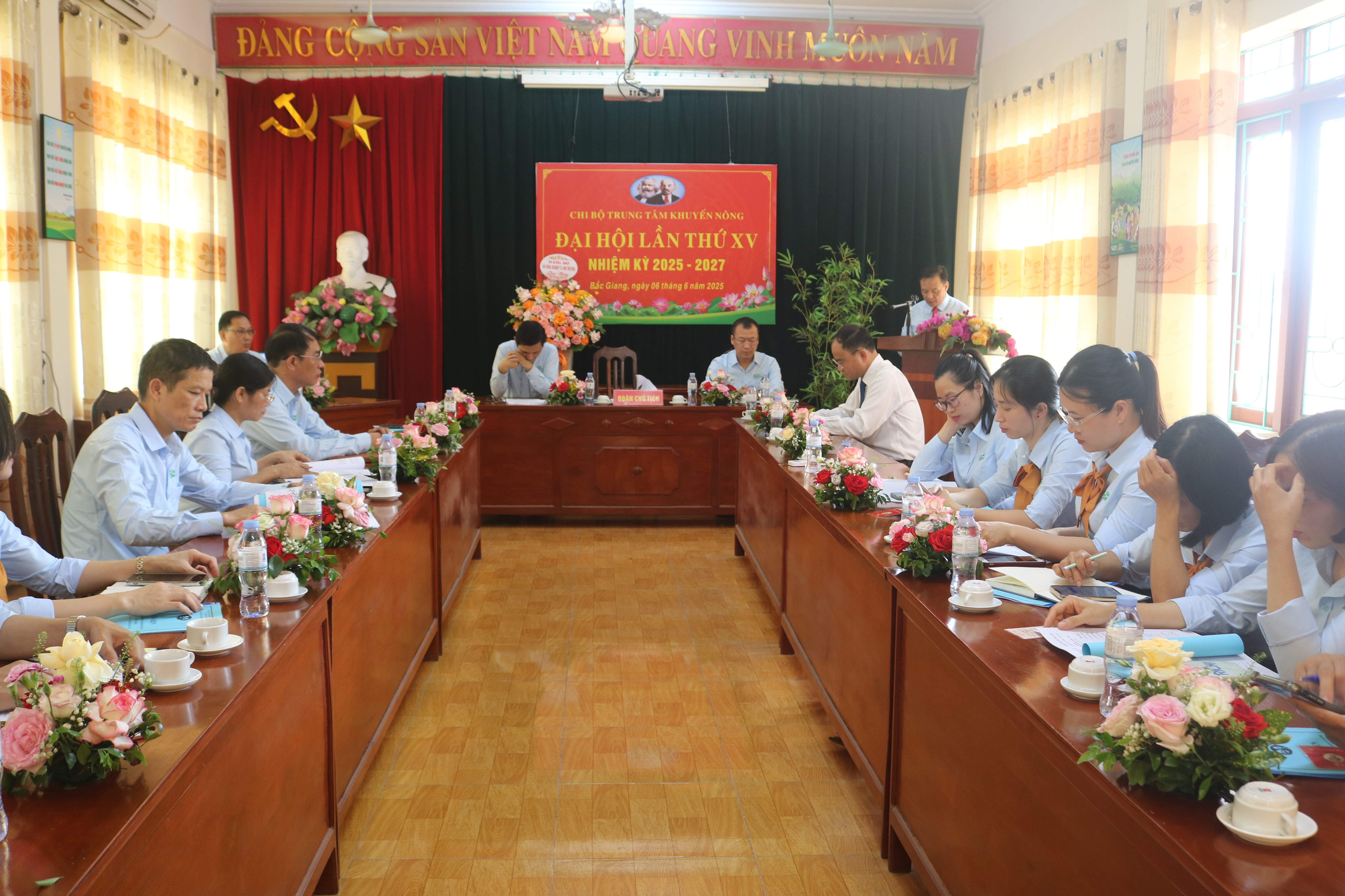 Đại hội Chi bộ Trung tâm Khuyến nông lần thứ XV nhiệm kì 2025-2027 thành công tốt đẹp